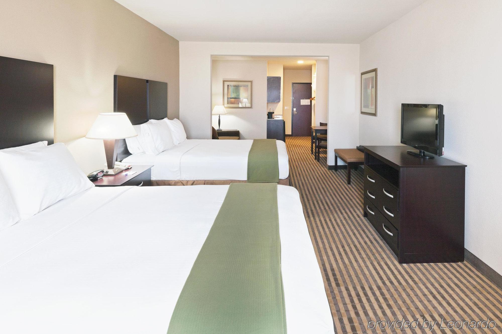 Holiday Inn Express & Suites Brady By Ihg Habitación foto